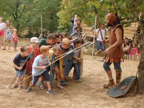 Randa Ardesca Archéosite d'Ardèche - Enfants de l'atelier "Deviens un guerrier gaulois"